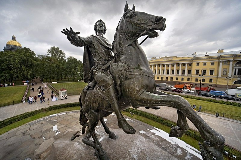 Credit: http://www.saint-petersburg.com/monuments/bronze-horseman/
