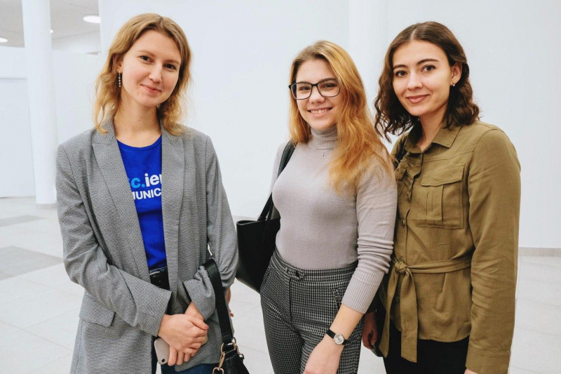 Students of ITMO's science communication Master's program: Anna Vlasova, Alena Kudlaeva, Elina Fayzullina (left to right)