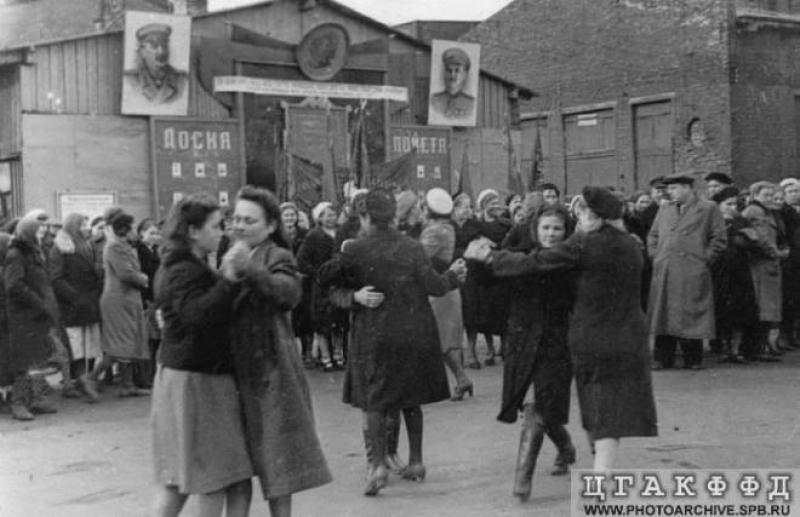 May 9, 1945: citizens dance in he courtyard of the Mikoyan Confectionery. Image courtesy of the St. Petersburg Central State Archive of Film, Photo, and Sound