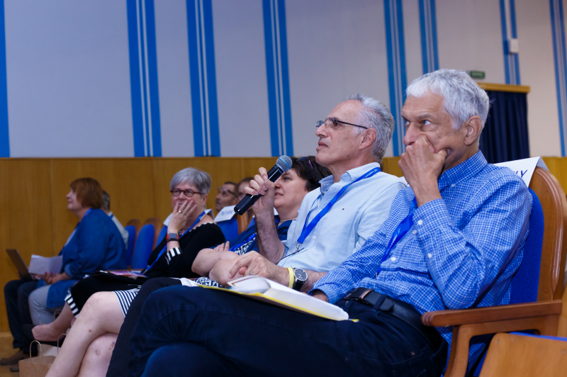 Эрик Шерри и Дэвид Сиборг на конференции Mendeleev 150 в Университете ИТМО