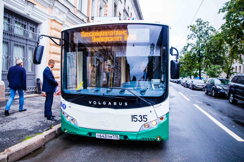 Умный транспорт в реальном времени. Умный автобус. Смарт транспорт. Умный трамвай. «Умный» общественный транспорт умный город.