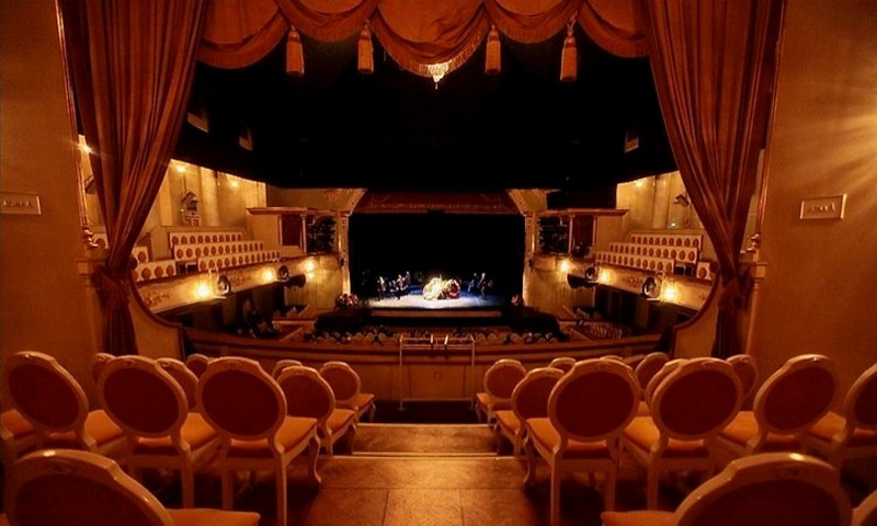 Театр музкомедии сцена