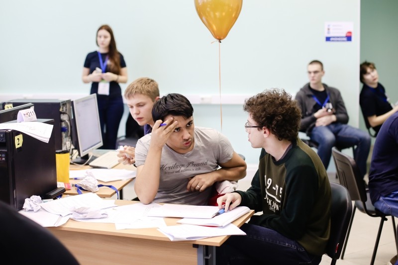 The Acm Icpc Quarters To Cut An Anniversary Cake In Order To Compete With Champions